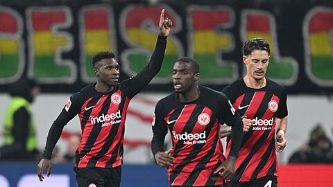 Die Frankfurter drehte das Spiel gegen Mönchengladbach spät  - und siegte 2:1.