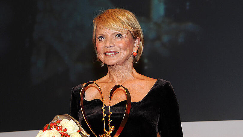 Uschi Glas bei der Verleihung des Wohltätigkeitspreises Prix Courage in der Allerheiligen-Hofkirche. Uschi Glas bei der Verleihung des Wohltätigkeitspreises Prix Courage in der Allerheiligen-Hofkirche.
