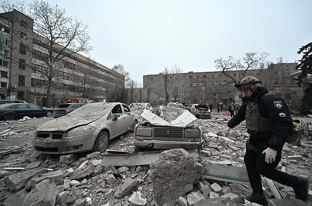 Zerstörungen nach einem russischen Raketenangriff in Saporischschja im Südosten der Ukraine.
