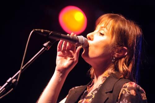 Immer noch jung und außergewöhnlich: Die Folk-Erneuerin Suzanne Vega mit alten Hits und neuen Gedanken im Hirsch.