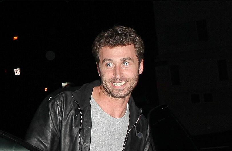 Mehrere Frauen werfen Porno-Darsteller James Deen vor, sie vergewaltigt zu haben. Auch seine Ex-Freundin Stoya beschuldigt ihn via Twitter.
