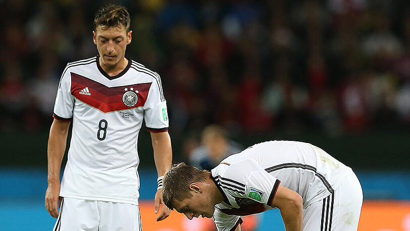 Mit 50 Millionen Euro teilen sich Mesut Özil (Arsenal London) und Toni Kroos (Real Madrid) den zweiten Platz des DFB-Martkwert-Rankings. Mit 50 Millionen Euro teilen sich Mesut Özil (Arsenal London) und Toni Kroos (Real Madrid) den zweiten Platz des DFB-Martkwert-Rankings.