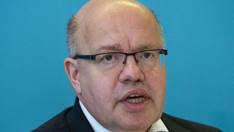 Peter Altmaier (CDU), Bundesminister für Wirtschaft und Energie, spricht bei einer Pressekonferenz. Foto: Christophe Gateau/Archivbild Peter Altmaier (CDU), Bundesminister für Wirtschaft und Energie, spricht bei einer Pressekonferenz. Foto: Christophe Gateau/Archivbild