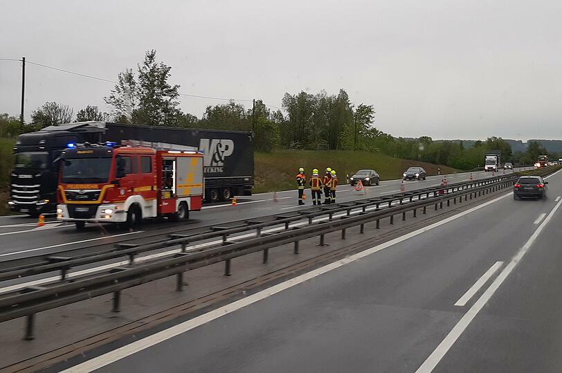 Die Autobahn musste nach dem Unfall für drei Stunden gesperrt werden.
