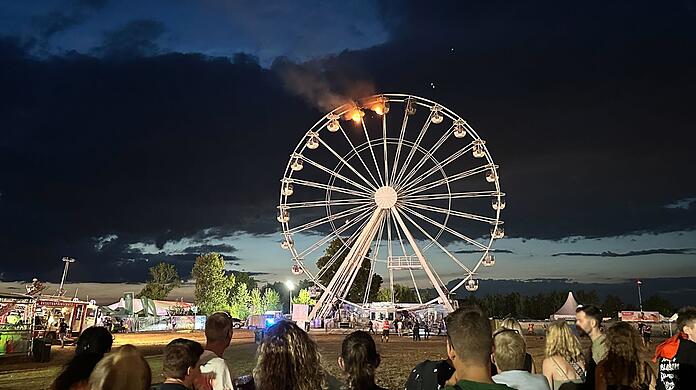 Nach dem Riesenrad-Brand auf dem Highfield-Festival laufen die Ermittlungen zur Ursache.