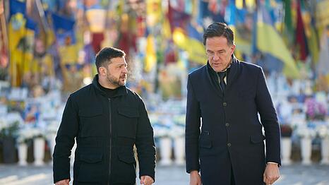 Nato-Generalsekret&auml;r Mark Rutte (r) ist zu Besuch in der Ukraine.