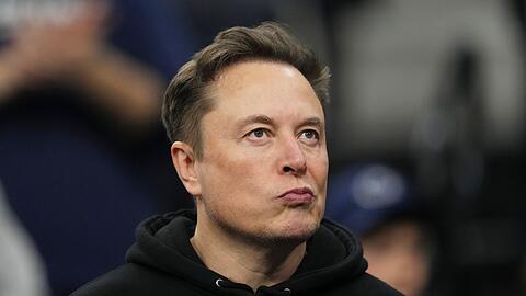 Elon Musk f&uuml;hrt schon l&auml;nger eine Fehde gegen den ChatGPT-Entwickler OpenAI. (Archivbild)