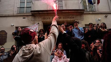 Die Blockade- und Protestaktionen an Frankreichs Schulen dauern an.