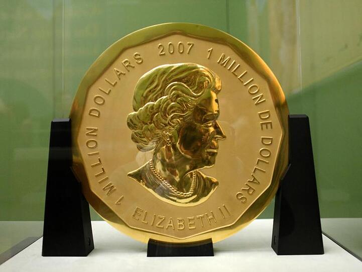 Spurlos verschwunden: Die 100 Kilogramm schwere Goldmünze "Big Maple Leaf" wurde aus dem Bode-Museum in Berlin gestohlen. In Verdacht steht eine arabischstämmige Großfamilie aus Berlin.
