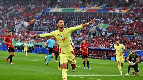 Spaniens Ferrán Torres jubelt nach seinem Siegtreffer zum 1:0.