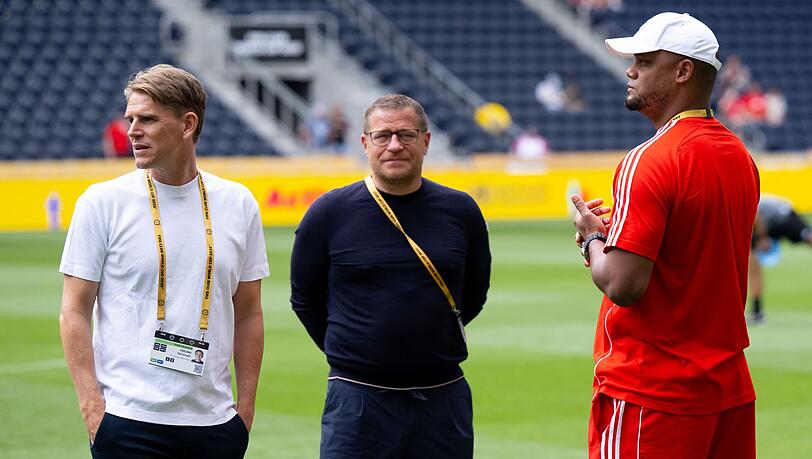 Beim ersten WM-Spiel waren Sportdirektor Christoph Freund (l) und Sportvorstand Max Eberl in den USA noch vereint. Rechts Trainer Vincent Kompany.