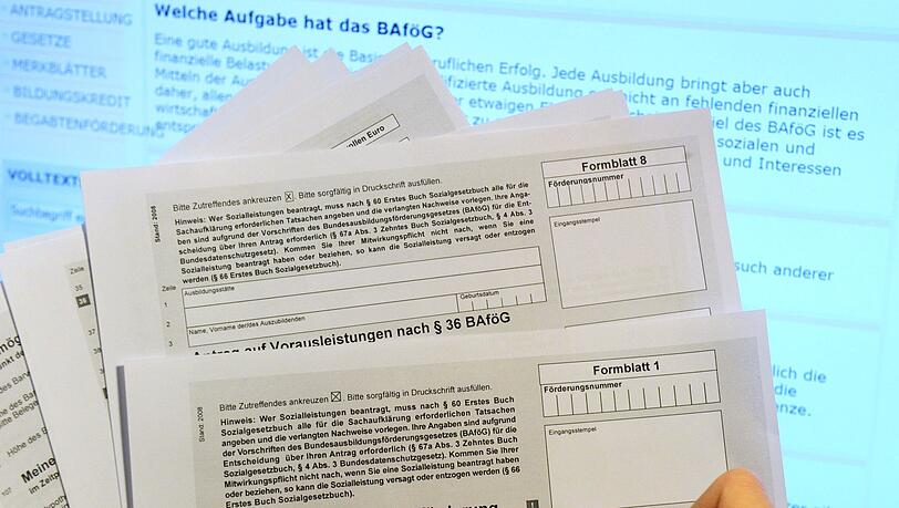 Die Zahl der Bafög-Empfänger in Bayern ist in den vergangenen zehn Jahren deutlich gesunken (Archivbild).