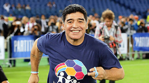 Die Hand Gottes spielt für den Stellvertreter Gottes: Diego Maradona.