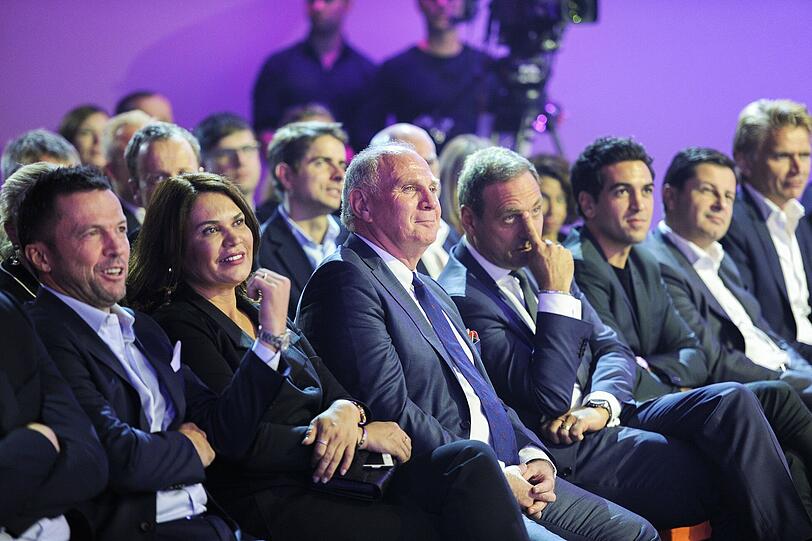Lothar Matthäus, Carsten Schmidt (CEO Sky Deutschland) und Frau Nil, Uli Hoeneß, Elyas M'Barek.