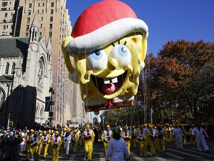 SpongeBob schwebt am Central Park West vorbei.