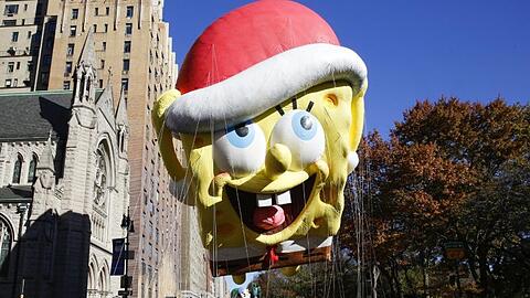 SpongeBob schwebt am Central Park West vorbei.