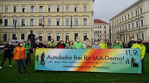 Für eine Demo sollen Autobahnen gesperrt werden, fordern Rad- und Klimaaktivisten.