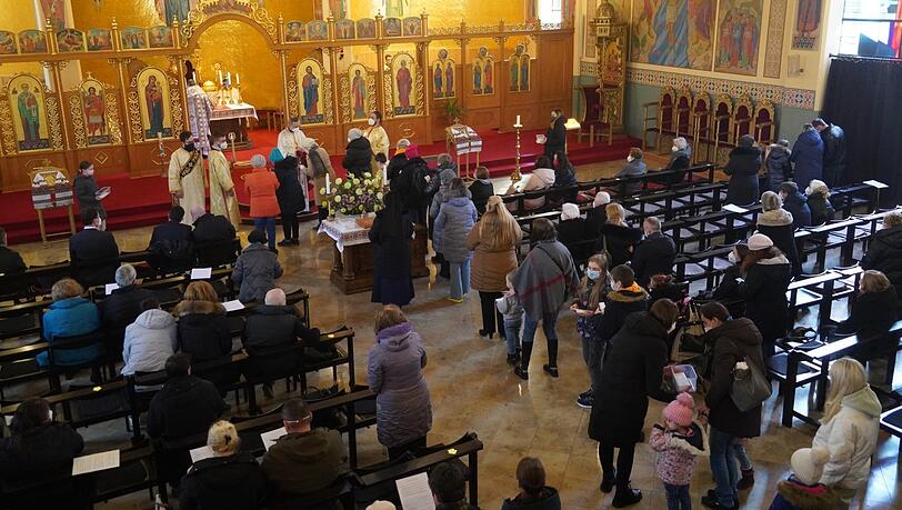 Rund 150 Ukrainer und Münchner besuchen die Messe. Rund 150 Ukrainer und Münchner besuchen die Messe.