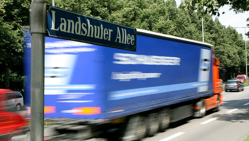 Rund um den Tunnel kann es auf der Landshuter Allee bedingt durch die notwendige Ableitung der Lastwagen zu Verkehrsproblemen kommen. (Archivbild)