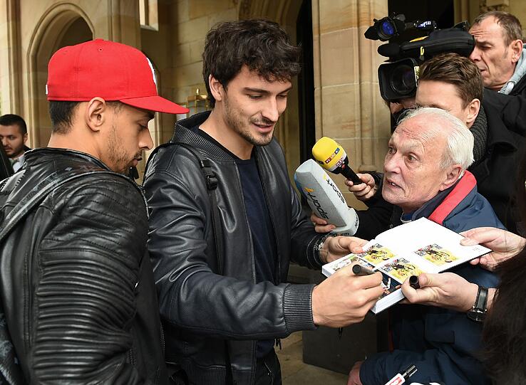 Karim Bellarabi (l) und Mats Hummels