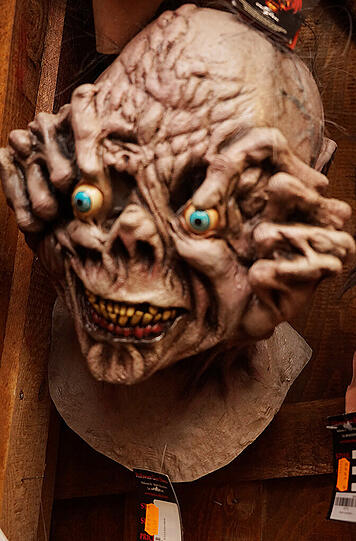 Der Halloween Gore Store bietet alles, was das Herz eines Horror-Fans begehrt.