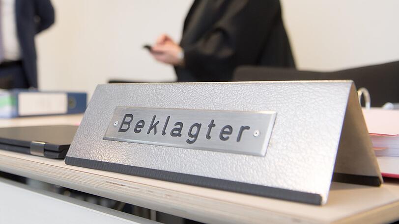 Eine Möchtegern-Erpresserin ist vom Landgericht München zu einer Bewährungsstrafe verurteilt worden. (Symbolbild)