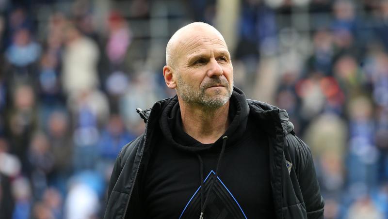 Bernhard Trares, Trainer von SV Waldhof Mannheim, steht im Stadion. Foto: Michael Deines/dpa/Archivbild Bernhard Trares, Trainer von SV Waldhof Mannheim, steht im Stadion. Foto: Michael Deines/dpa/Archivbild