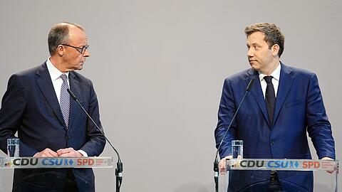Wollen die deutsche Wirtschaft wieder in Schwung bringen: Der wahrscheinlich nächste Kanzler, Friedrich Merz, und SPD-Chef Lars Klingbeil (Archivbild)