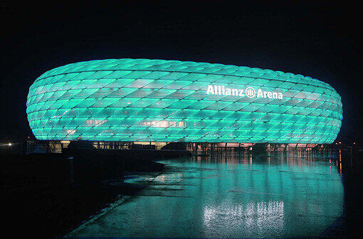 Nein, Sie haben keinen Sehfehler: In Türkis und Grün soll die Allianz Arena offenbar beim Champions League Finale erstrahlen.
