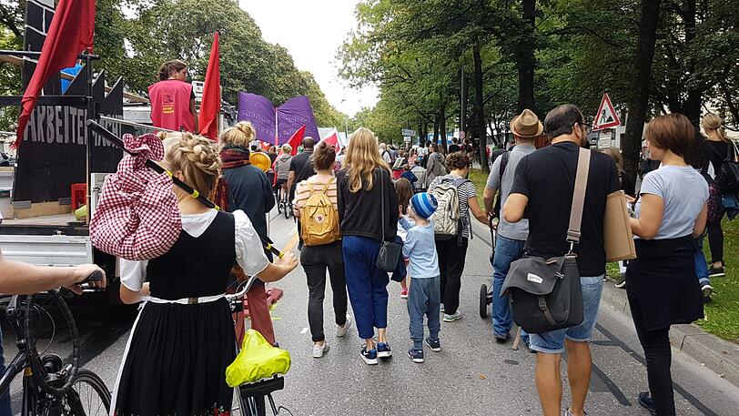 Motto: ausspekuliert! Am Samstag kamen um die 10.000 Menschen zur großen Demo gegen Spekulanten, Mietwahnsinn und für mehr Mieterschutz nach München.