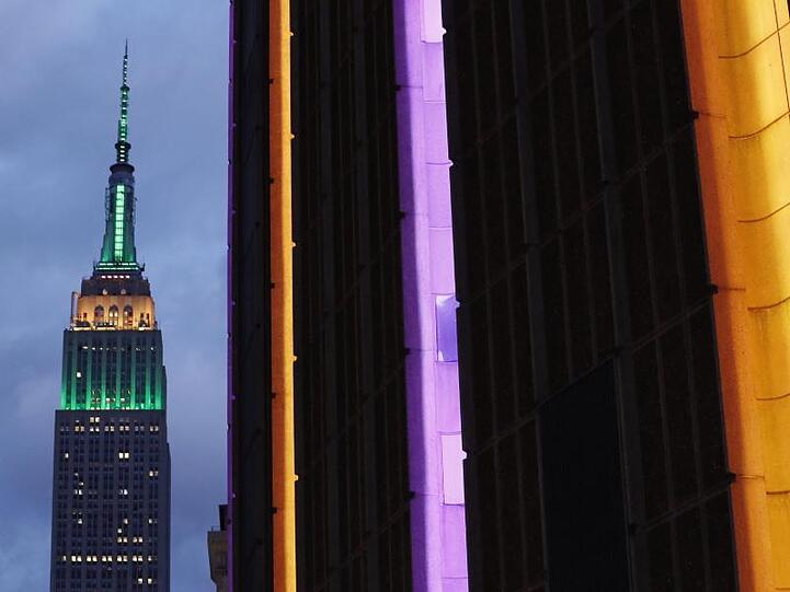 Auch rund um das Empire State Building und den Madison Square Garden (r) wird Bryant gedacht.