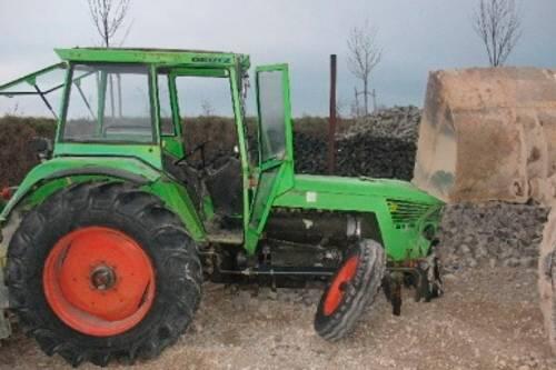 Vier Kinder spielten Bauarbeiter - und beschädigten diesen Traktor.