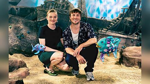 Jannik Sch&uuml;mann und Luna Wedler erwecken die Fische "Regenbogen" und "Kleiner Blauer" mit ihren Stimmen zum Leben.