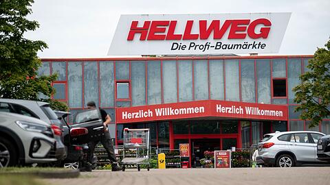 Die Baumarktkette Hellweg und die Tochtergesellschaft BayWa Bau- und Gartenm&auml;rkte hatten im Juni Insolvenz in Eigenverwaltung angemeldet. Laut Sanierungsgesch&auml;fsf&uuml;hrung werden viele Filialen wohl bleiben, nicht aber die Zentralen in Dortmund und Garching. (Archivbild)