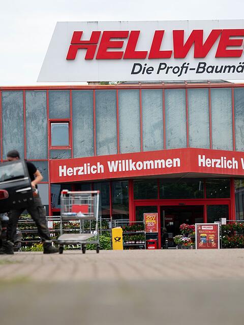 Die Baumarktkette Hellweg und die Tochtergesellschaft BayWa Bau- und Gartenm&auml;rkte hatten im Juni Insolvenz in Eigenverwaltung angemeldet. Laut Sanierungsgesch&auml;fsf&uuml;hrung werden viele Filialen wohl bleiben, nicht aber die Zentralen in Dortmund und Garching. (Archivbild)