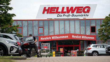 Die Baumarktkette Hellweg und die Tochtergesellschaft BayWa Bau- und Gartenm&auml;rkte hatten im Juni Insolvenz in Eigenverwaltung angemeldet. Laut Sanierungsgesch&auml;fsf&uuml;hrung werden viele Filialen wohl bleiben, nicht aber die Zentralen in Dortmund und Garching. (Archivbild)