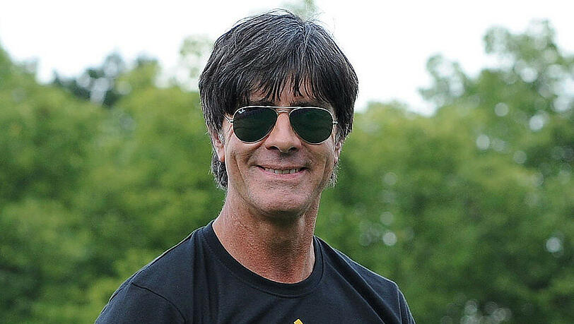 Joachim Löw kann sich in diesem Jahr über zwei Auszeichnungen freuen Joachim Löw kann sich in diesem Jahr über zwei Auszeichnungen freuen