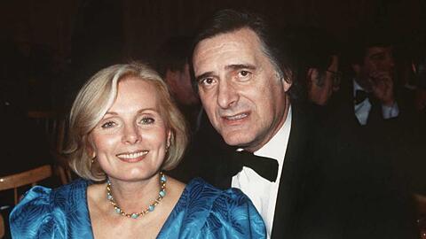 Die Schauspieler Ruth Maria Kubitschek und Helmut Fischer - das Ehepaar aus der ARD-Serie "Monaco Franze" von Regisseur Helmut Dietl, aufgenommen am 12.01.1984 in München.