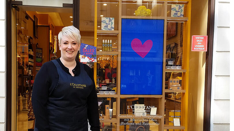 Laura Kronenberger vor ihrer verwaisten L'Occitane-Filiale.