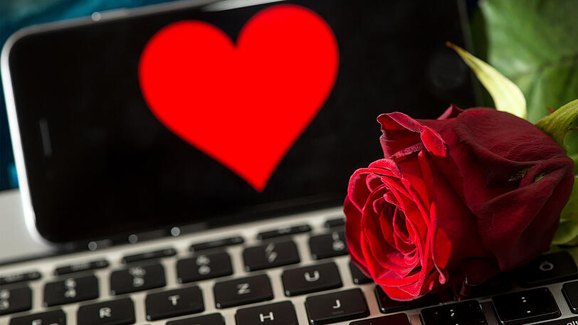 Dating-Portale haben Konjunktur - immer mehr Menschen suchen Online nach der großen Liebe.