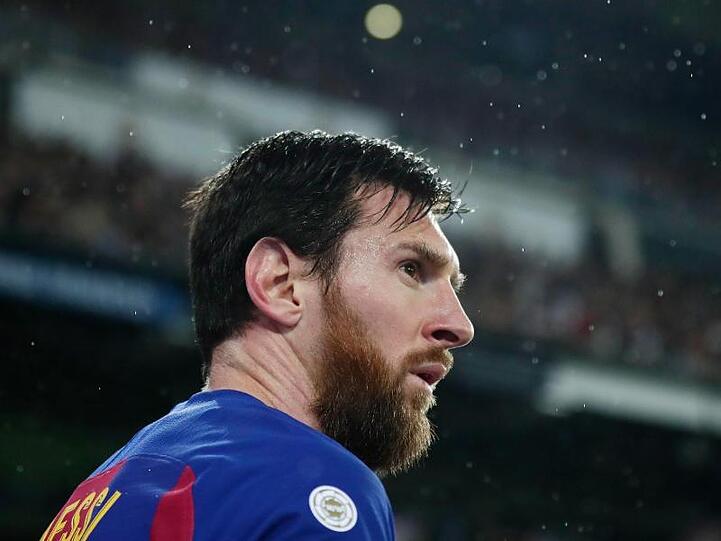 Barcelonas Superstar Lionel Messi hat Geld an Krankenhäuser gespendet.