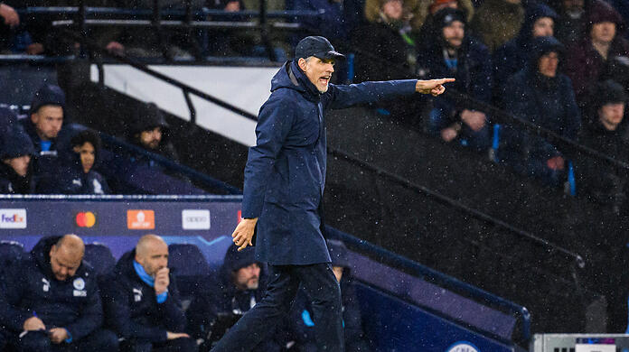 Thomas Tuchel zeigt die Richtung an: Die Bayern blicken trotz der deutlichen Niederlage optimistisch nach vorne.