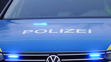 Die Polizei fahndet nach zwei Jugendlichen, die am Dienstagabend in der N&auml;he der U-Bahn-Station Kolumbusplatz einen Mann &uuml;berfallen haben. (Symbolbild)