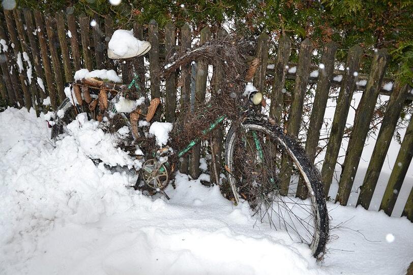 Auch im Winter wartete das Radl vergeblich auf seinen Besitzer.