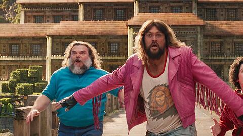 Jack Black (l.) und Jason Momoa im quietschbunten "Ein Minecraft Film".