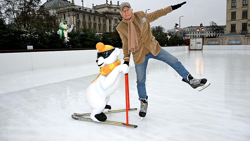 Frederic von Anhalt auf Schlittschuhen beim "Münchner Eiszauber" am Stachus