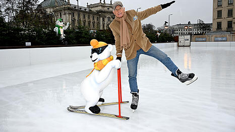 Frederic von Anhalt auf Schlittschuhen beim "Münchner Eiszauber" am Stachus