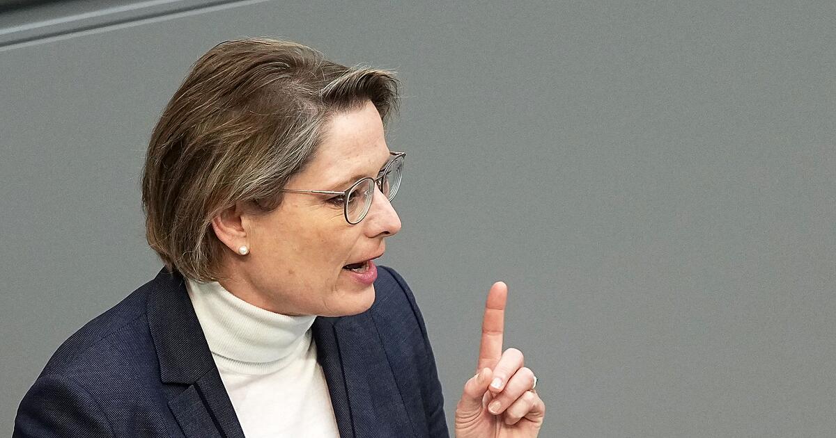 Hubig-will-heimliches-Filmen-in-Saunen-strafbar-machen