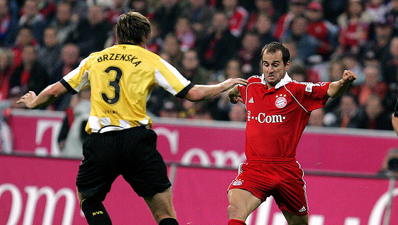2006/07: Mehmet Scholl (r.) im Trikot der Bayern, die mit 2:0 gegen Borussia Dortmund gewinnen konnten. 2006/07: Mehmet Scholl (r.) im Trikot der Bayern, die mit 2:0 gegen Borussia Dortmund gewinnen konnten.