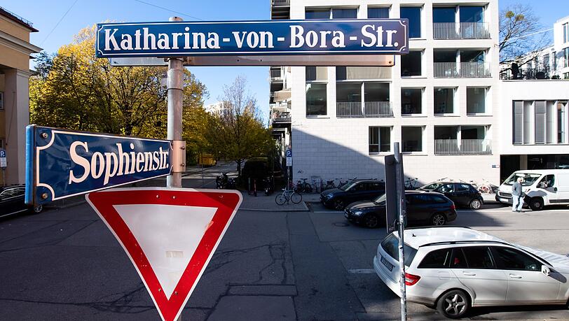 In bayerischen Städten wie hier München sind meist viel weniger Straßen und öffentliche Plätze nach Frauen benannt als nach Männern. (Symbolbild)
